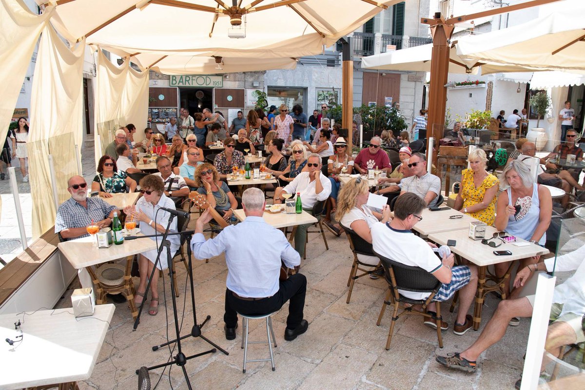 markmclellan's tweet photo. Aperitivo Classico pt 2. A bonus, mid-week concert to celebrate 20 years of this excellent tradition and the "team photo" with all the regulars. @FODCISTERNINO #cisternino #puglia https://t.co/YvWPASRofa https://t.co/LCgmMl3NSP