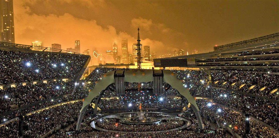 U2OughtaBeInPix's tweet photo. It's hard to imagine now, but in 2009 I was able to stay 100% setlist spoiler-free for the entire summer of @U2 360 Europe shows b4 going to N America's opening night in Chicago. I wonder if anyone in Berlin today for #U2eiTour pulled that off in 2018? (I sure couldn't now)... https://t.co/Nnxxtvu8Y3