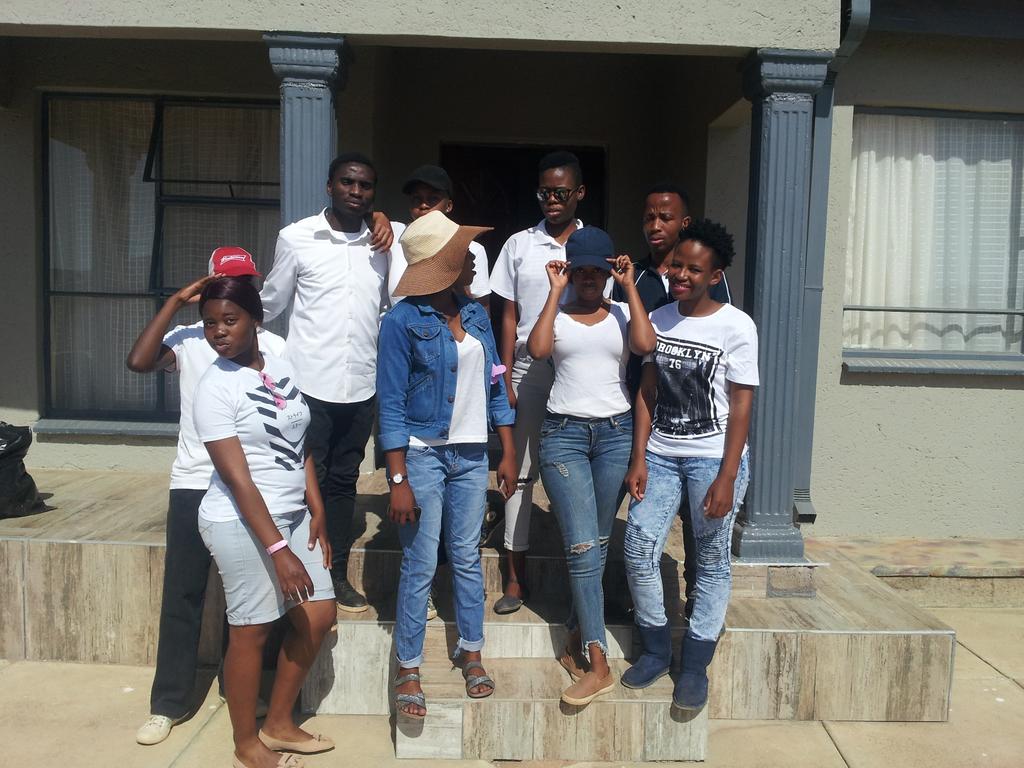 Ruth20288497's tweet photo. Team BYD . . ✊ #padher #helpablackchild. https://t.co/VQYE8fFsfw