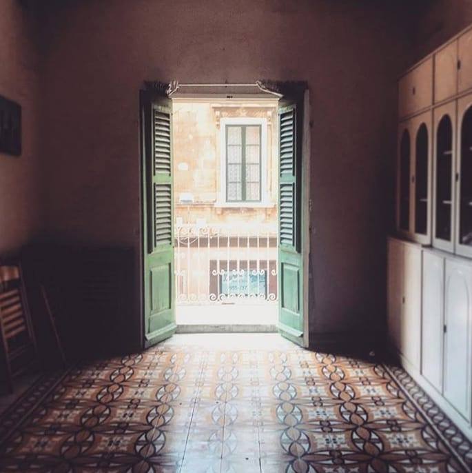 A beautifully traditional Maltese interior leading to an equally traditional exterior 😍🇲🇹 This next #LovinMalta shot is by mydailyrome ✨