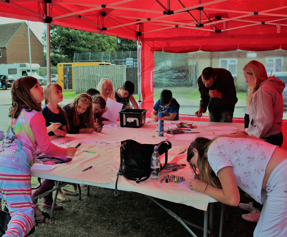 OrwellHousing's tweet photo. Young people at Whiting Rd, #Oulton #Lowestoft #Suffolk have created some amazing artwork to decorate the walls of the new play area. The art sessions on the estate were funded with a grant from the @ESYPAG youth holiday activities fund 🎨 🤩 https://t.co/q3OFX71eOB