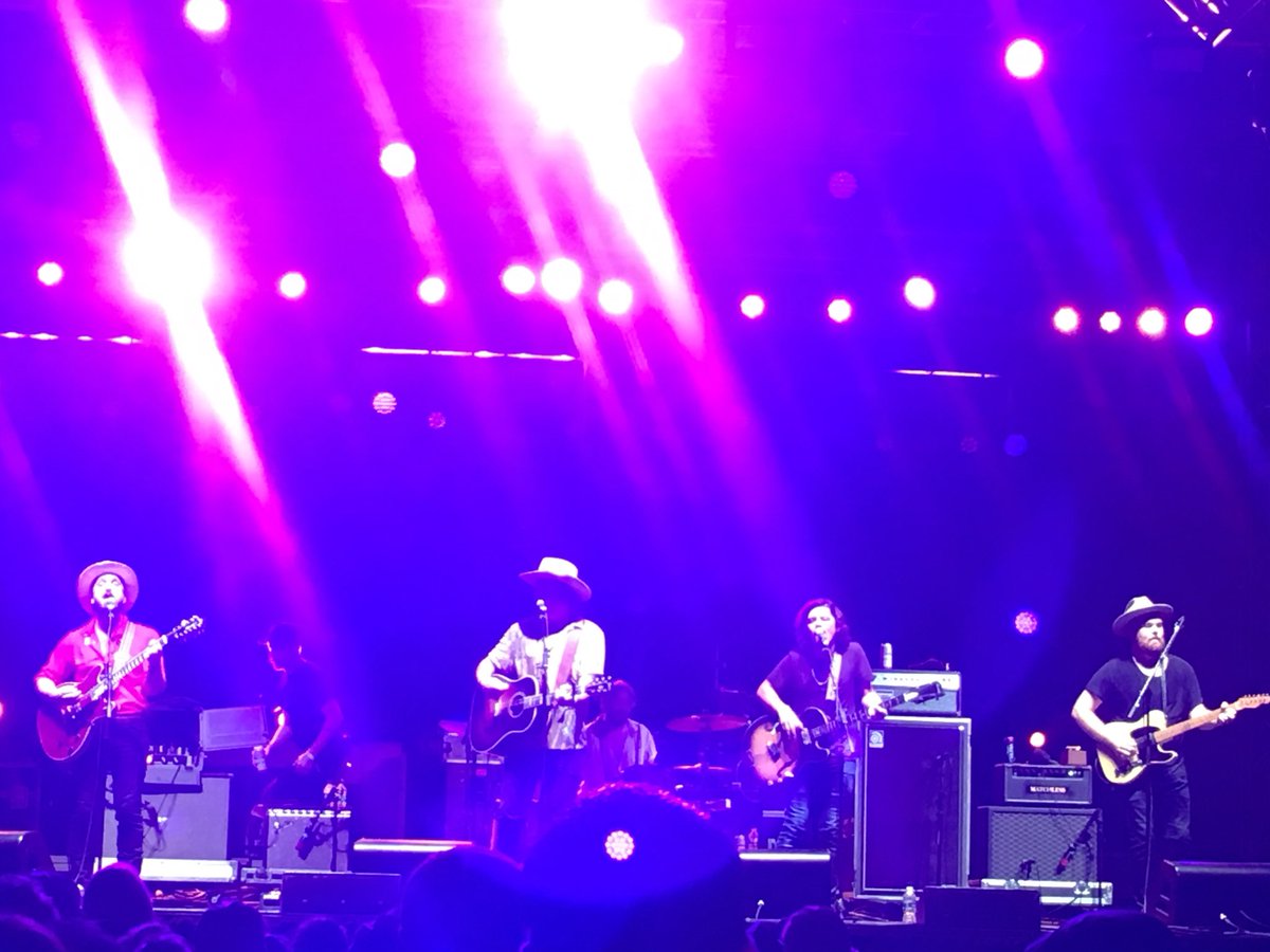 jcurtis731's tweet image. “And I don’t mind being rained on as long as I hear a good song” (or several)! Another great show from these guys.  @TheWildFeathers @LiveOnTheGreen #RainWontKeepUsAway #TooLegit