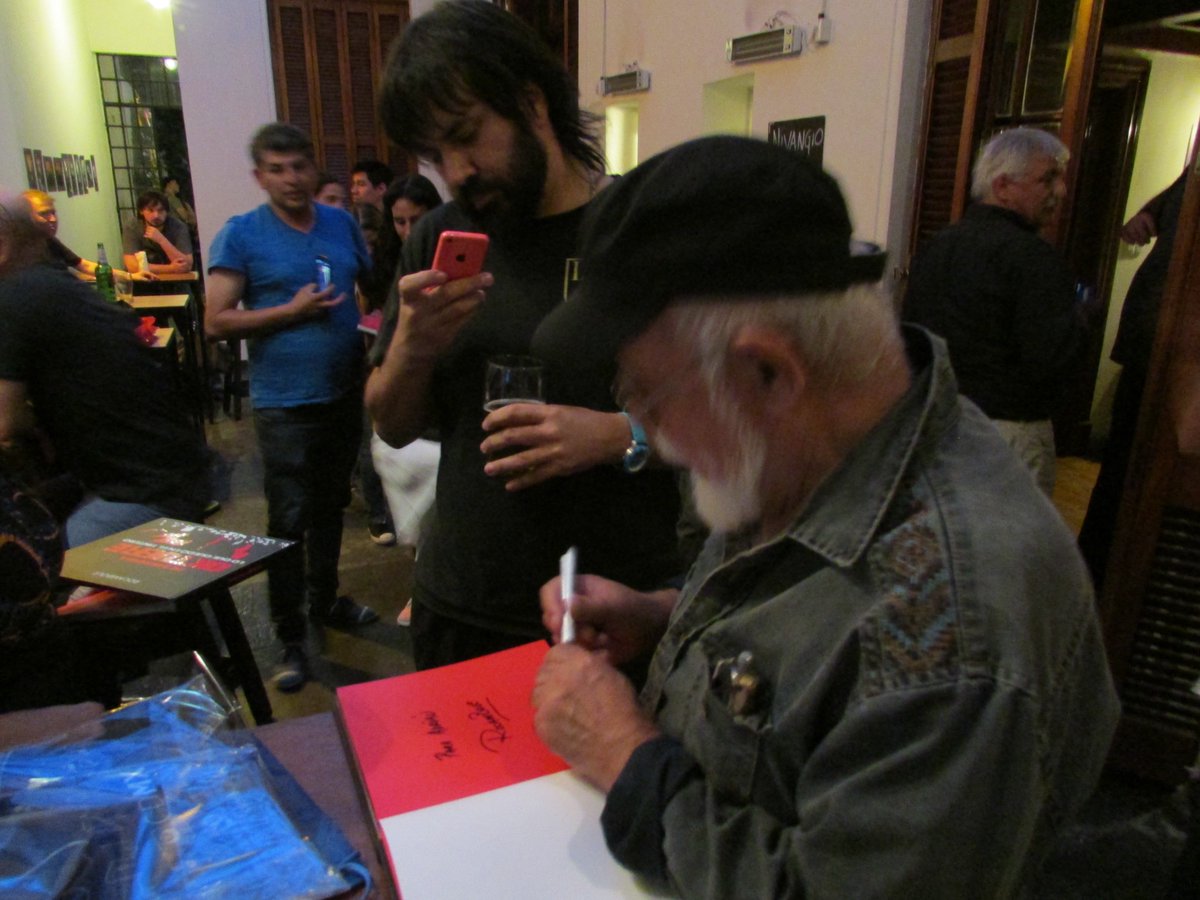 LibroRocambole's tweet photo. Hoy, #Rocambole firma en @NivangioClub en la anteúltima noche. https://t.co/NetFi6AUi2