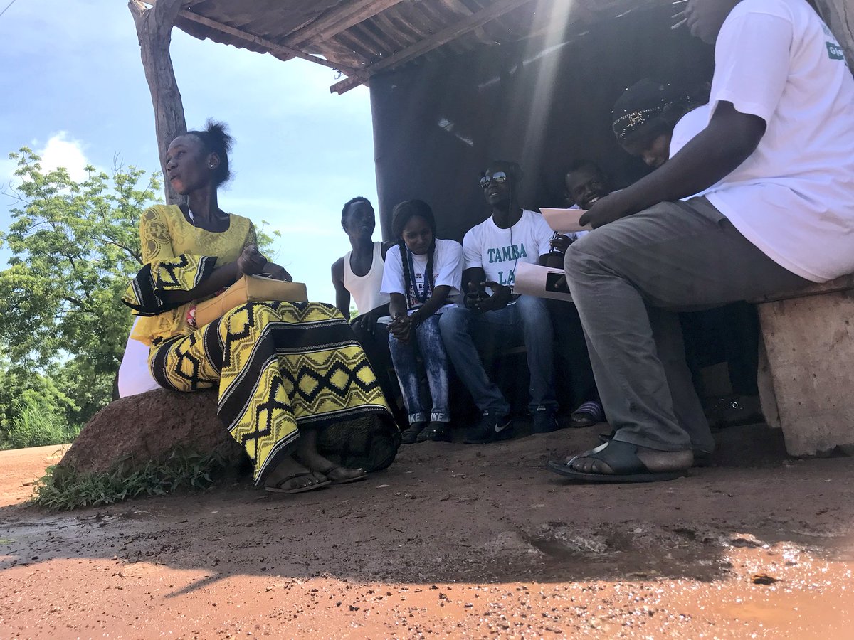 UNFPASenegal's tweet photo. Caravane #JoGJotna les visites à domicile dans les quartiers de Tamba sur les thèmes: Gindima 200365, l’excision, les grossesses précoces, le mariage des enfants.@UNFPA_WCARO @compaore_cecile @GideonGueye @NdeyeDiopNiang1 @repap17 @ffmuskoka @AmbCanSenegal https://t.co/pPLUN4THUm