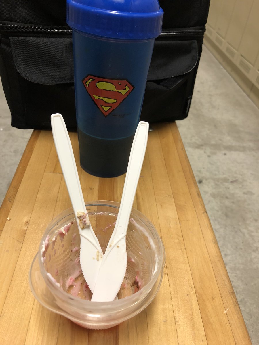 worth_lawrence's tweet image. @Alanis it’s like 10,000 knives when all you need is a spoon. #lunchtimeproblems #forgottopackaspoon