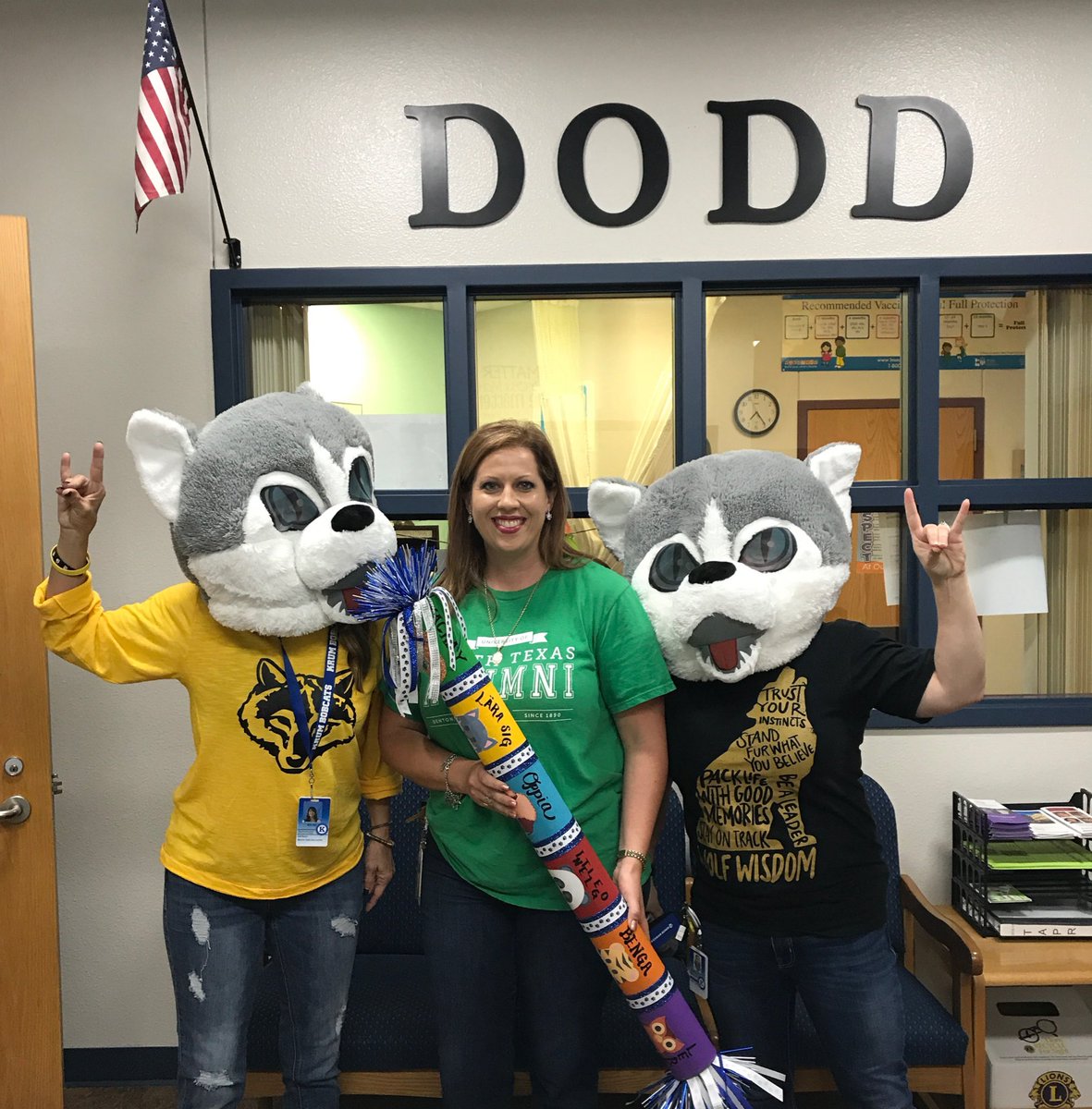 MsMiddletonTech's tweet photo. House Day at Dodd! Go Lära Sig!  #DoddHouse #HowDoddDoesIt https://t.co/eDtgHW42n4