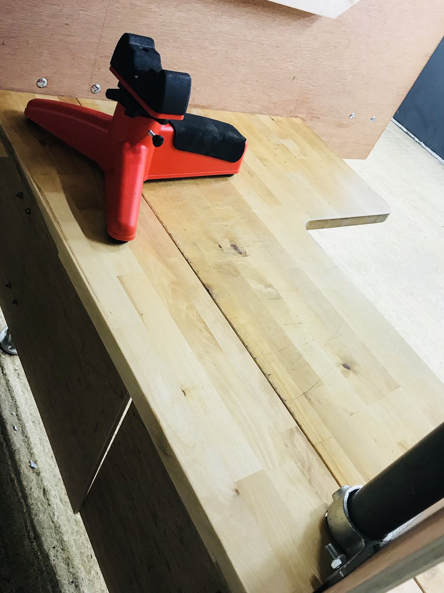 New extensions completed to the shooting desks, now the rifle can sit completely on the top 👌🏼
#airrifleshooting
#aldersshooting