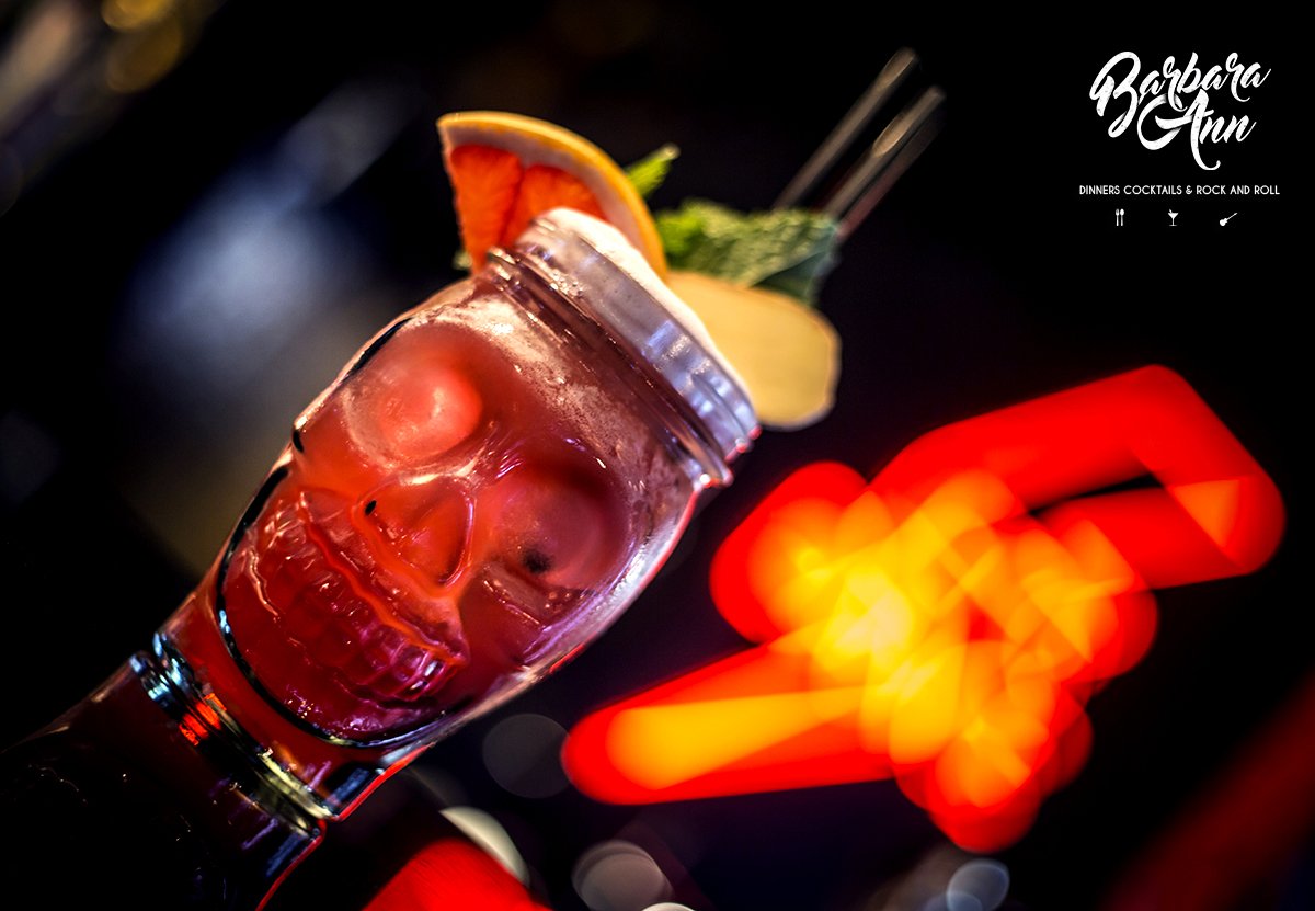 barbaraannmad's tweet photo. Cranberry Ginger: ron, zumo de arándanos, jengibre, licor de flor de sauco, zumo de lima y azúcar. ¡Está de miedo! https://t.co/81WcaLrFr2
