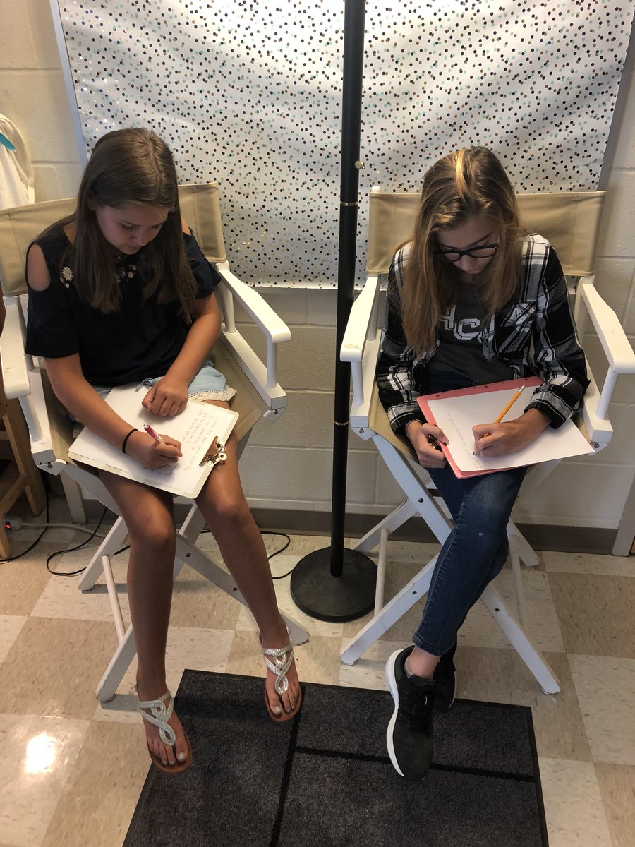 strongschoolart's tweet photo. Flexible seating at work for art students Do Nows! #flexibleseating #rsd13ct https://t.co/cVrjFaVJdn