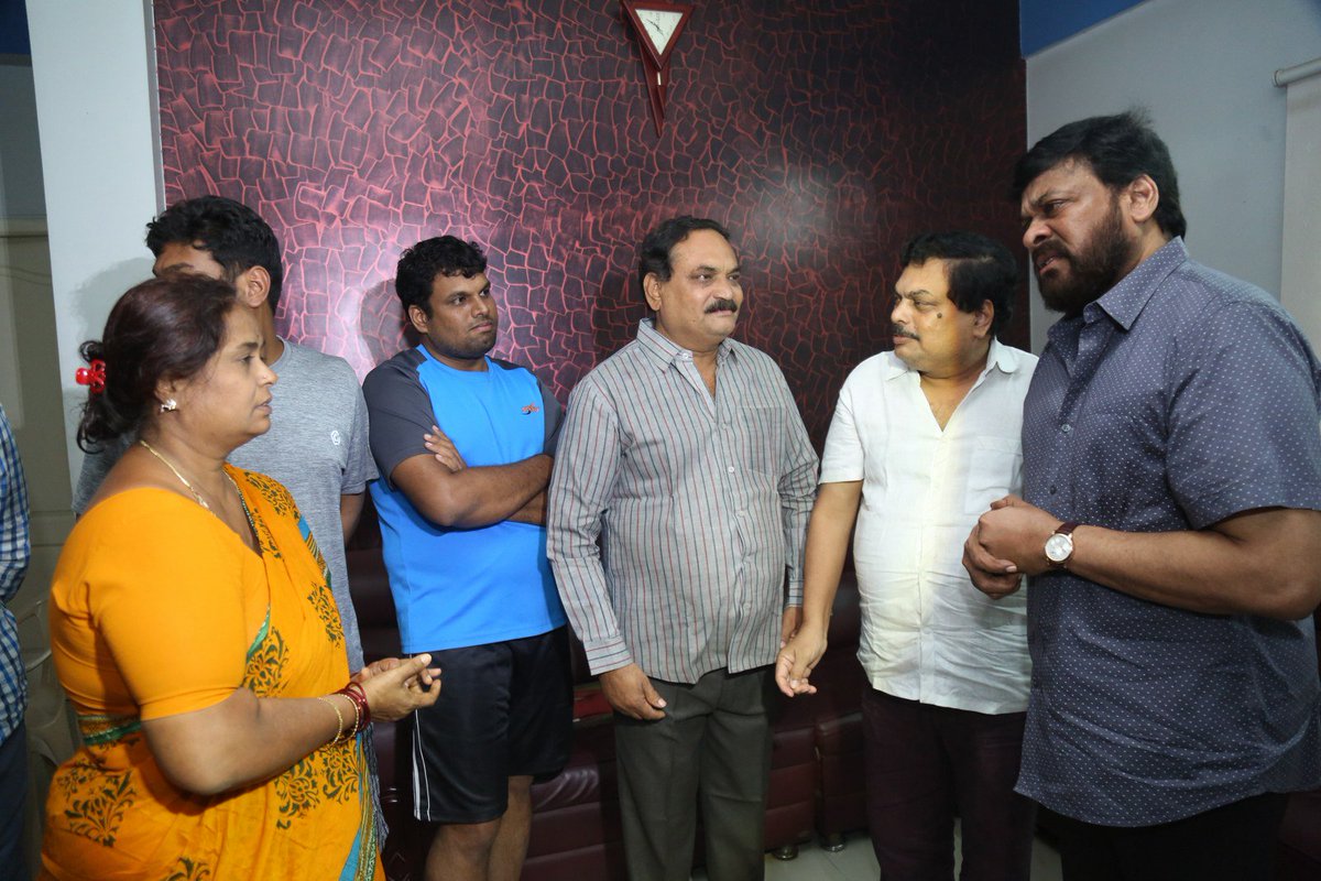 NTVJustIn's tweet photo. Photos: #Chiranjeevi meets #BARaju family
https://t.co/fC6bAz7QFA
#BAJaya #Tollywood https://t.co/OLTN51cLRK