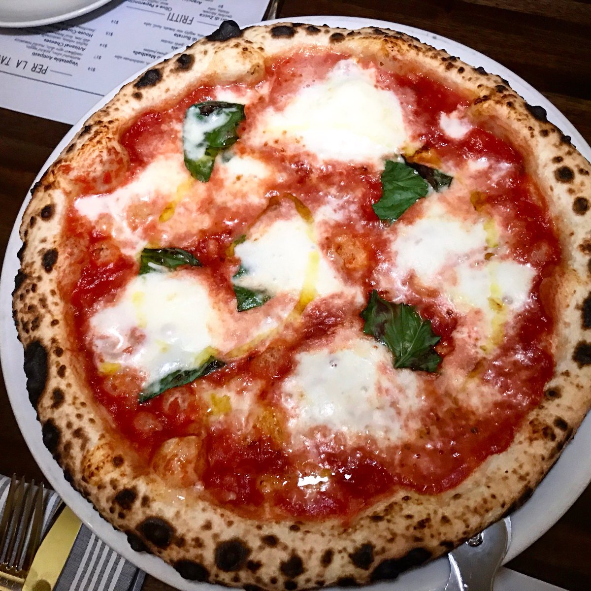 Day 87 of #101daysofpizza (and the end of Neapolitan Week) with <a href="/cdvolpe_chi/">Coda Di Volpe</a>, one of only 4 VPN-certified shops in town.