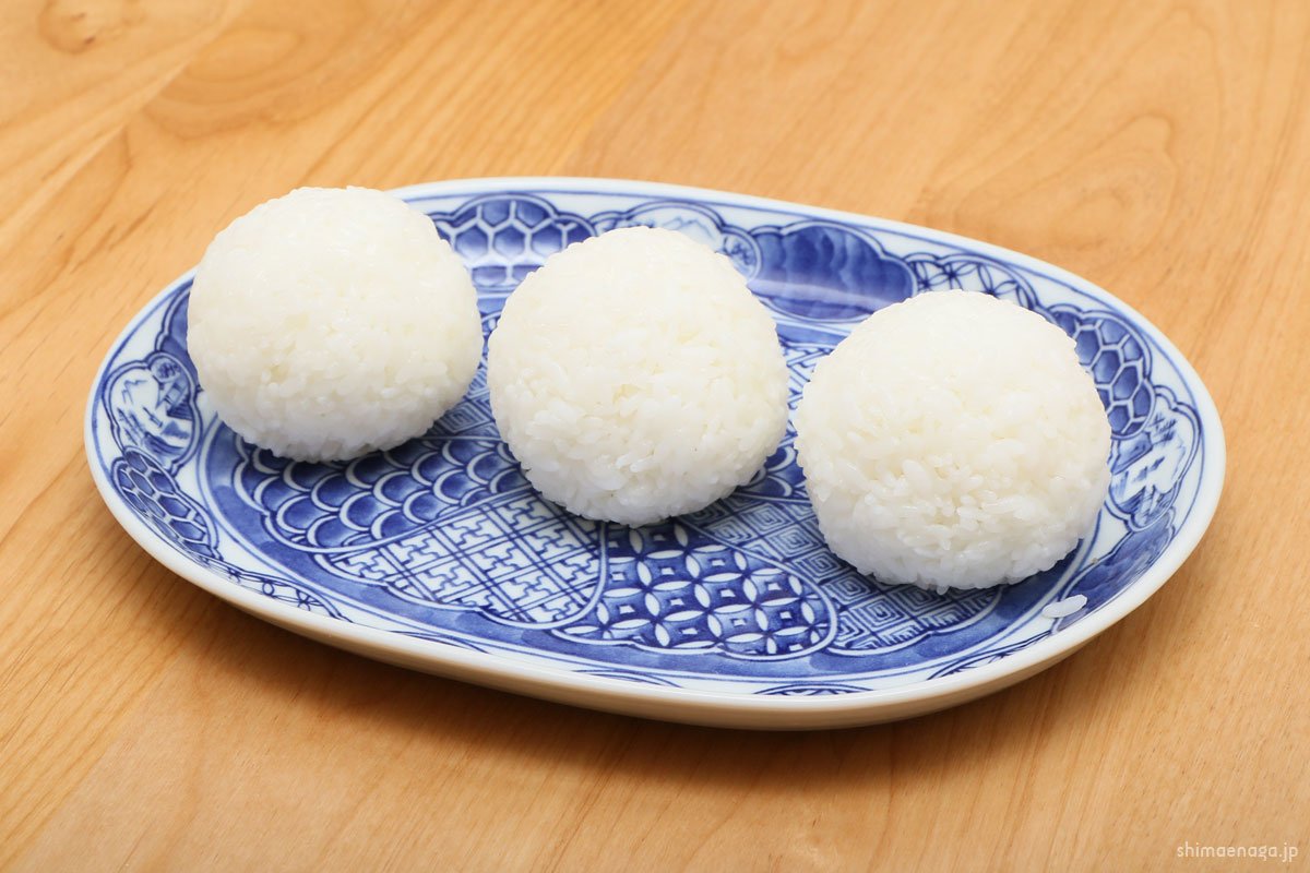 daily_simaenaga's tweet photo. １、にぎにぎ
２、三角海苔ぺたー
３、ラップくるんで
４、ペンで●▲●かきかき
５、できあがり https://t.co/FCZyar2br1
