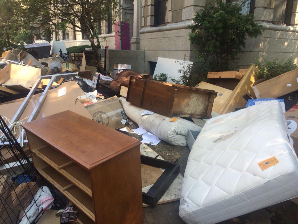 79 percent of Boston's rental market has a September 1st move-in date. 

#AllstonChristmas is tomorrow. 🎅🏽 
bit.ly/1mKZIpr