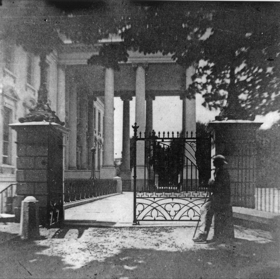 AHS_Gardening's tweet photo. A pair of wrought-iron gates in @AHS_RiverFarm's perennial border was originally installed at the White House in 1819 but removed in the 30s for renovations. They somehow ended up at our national headquarters! Come see them M–F 9am–5pm, &amp; Saturdays 9am–1pm.

#FBF #beforeandafter https://t.co/fCkwJTbCjK