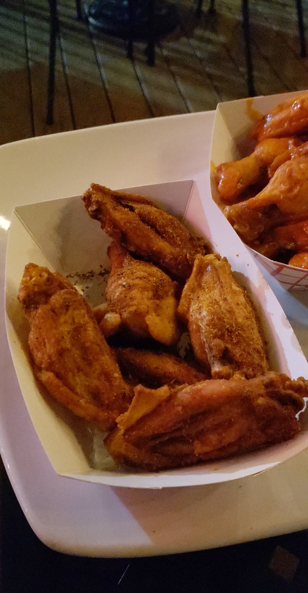 wingtour3's tweet photo. Despite the long wait time, Bunny's was still a success last night! #worthit #sogood #Minneapolis #buffalo #cajun https://t.co/YsyhUvwhi8