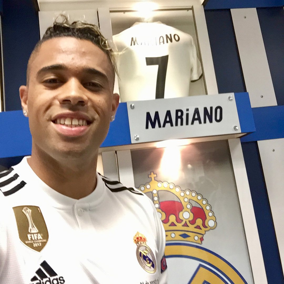 realmadriden's tweet photo. 🤳🏟👍 Welcome back, @marianodiaz9!
#WelcomeMariano | #Halamadrid https://t.co/cBvFpan3Us