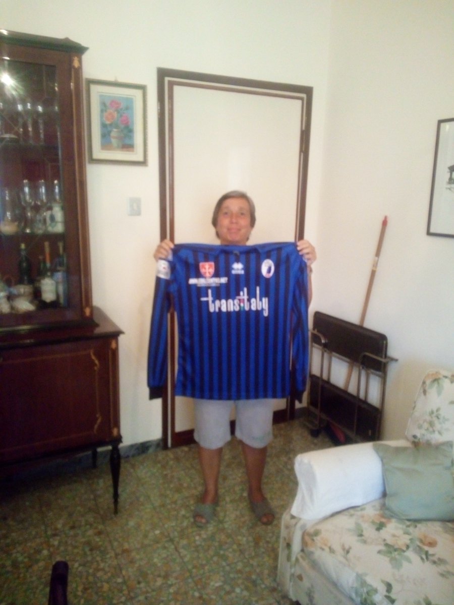 centopisa's tweet photo. #DONAZIONE
Altre due donazioni importantissime da @stepisa66; la casacca n.10 di Francesco "Ciccio" #FAVASULI, campionato 2012/13 ed i pantaloncini indossati dal #SINDACO Andrea #LISUZZO nella vittoriosa trasferta di #FERRARA per 2-1 del 23 novembre 2015. GRAZIE STEFANIA! https://t.co/I20mC9gyVn