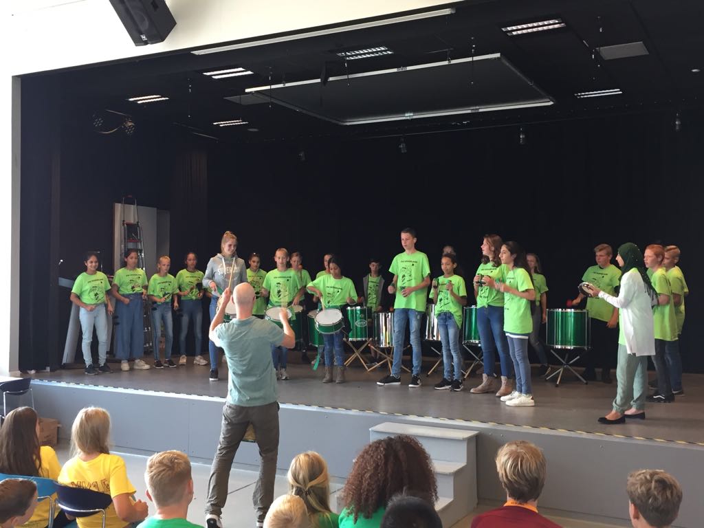 Vandaag is onze slagwerk docent Michel Ponsioen opbezoek bij <a href="/ISWHoogeland/">ISW Hoogeland</a> in Naaldwijk voor ern workshop sambaslagwerk! #swingen