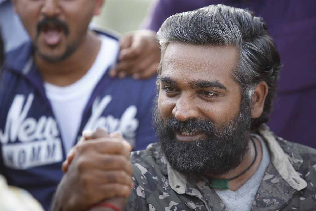 kollywoodnow's tweet photo. Catch the 🤩📸FABULOUS Clicks of 🕺🥁#VijaySethupathi's September Release - #96TheMovie📹🎒, The Destiny of Love Making💝🍃!! [Set - 1]

#96Album #96Movie #VijaySethupathy #GovindVasantha @VijaySethuOffl @Premkumar1710 @MadrasEnterpriz @7screenstudio https://t.co/Rl9GXulan4
