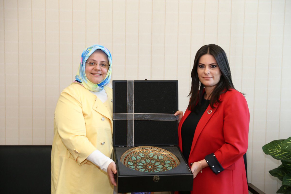 jsarieroglu's tweet photo. Aile, Çalışma ve Sosyal Hizmetler Bakanımız Sayın Zehra Zümrüt Selçuk’a hayırlı olsun ziyaretleri için teşekkür ediyorum. https://t.co/7CIsZAEDSi