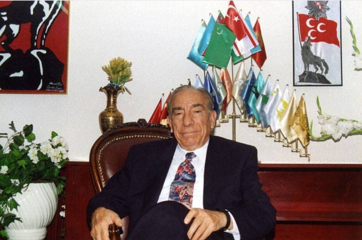 Hepiniz birer Türk Bayrağı'sınız. Bayrağı lekelemeyin, kirletmeyin yere düşürmeyin.

Başbuğ Alparslan TÜRKEŞ