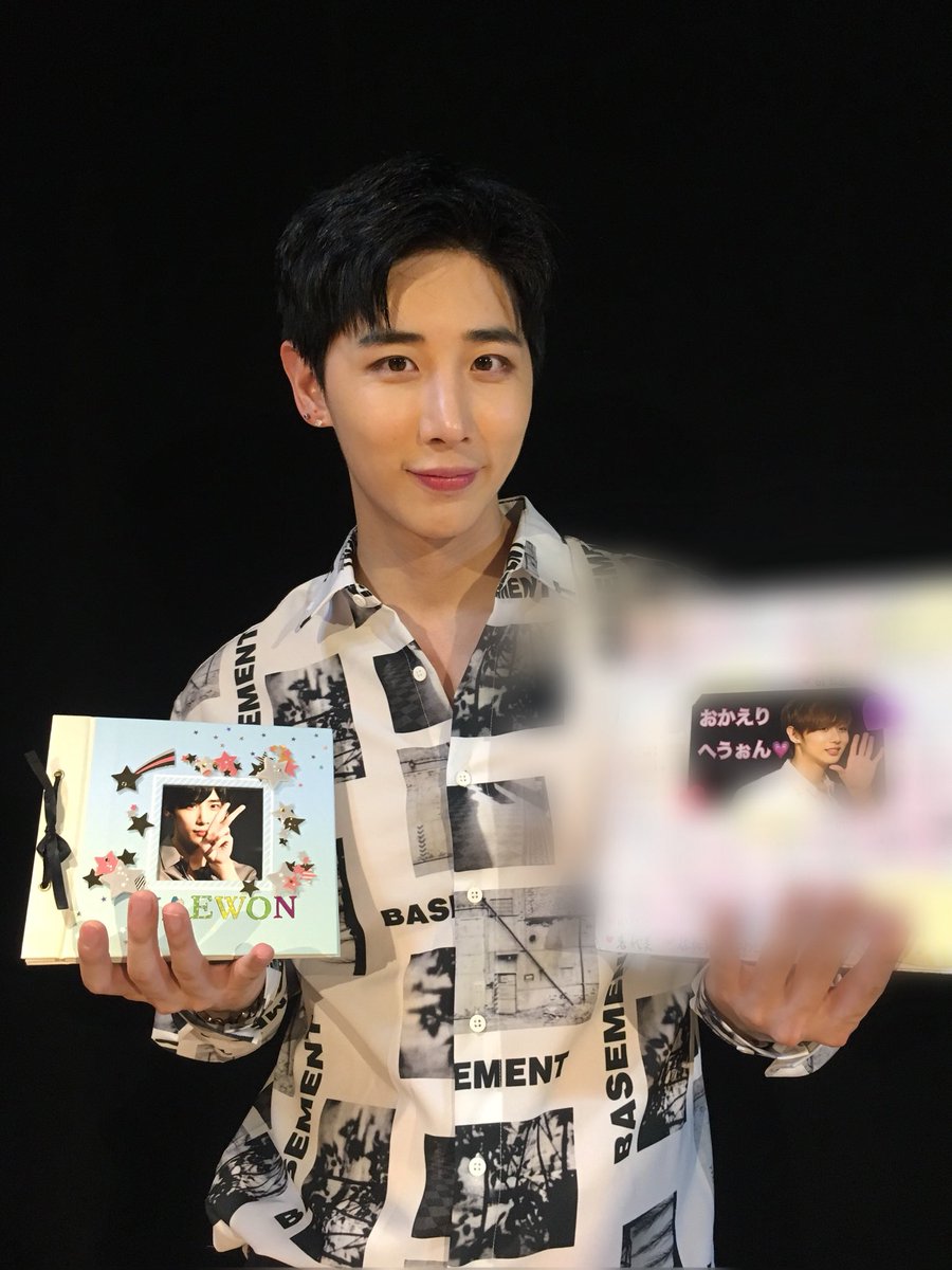 WelcomebackH's tweet photo. 【해원くんお帰りなさい企画ご報告②】
昨日へウォンくんにメッセージアルバム、お花のボードをプレゼントさせていただきました。
ご参加いただいたペンの皆様本当にありがとうございました(*´꒳`*) https://t.co/qSaHh4l0Lw