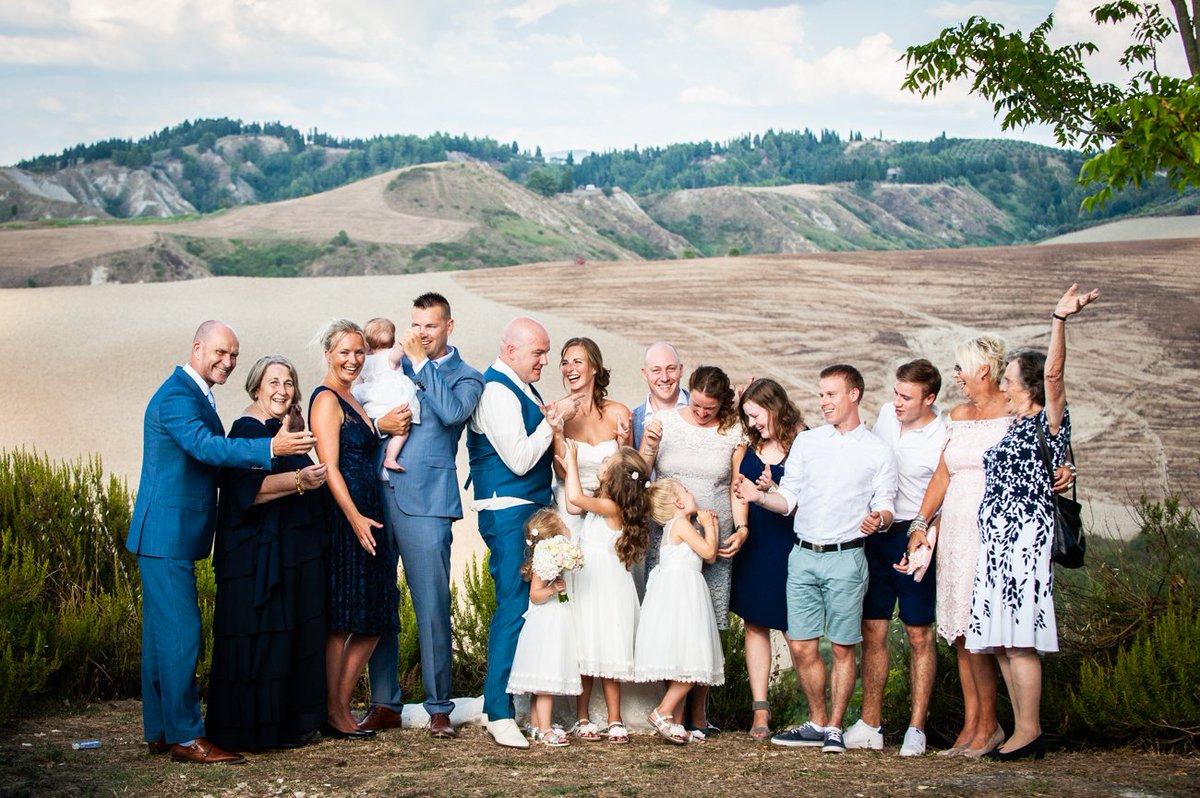 Wat een super gezellige familie. In het mooie Toscane. Wil je ook trouwen in Italie? Kijk op weddingsmetpassie.com