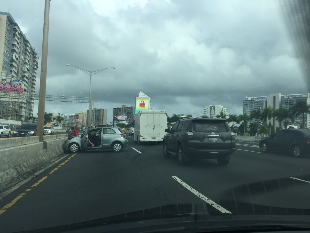 NomarWDO's tweet photo. @TransitoPR Accidente a  la altura del Embassy suite isla verde a san juan Baldorioty https://t.co/eWiWdp6fkw