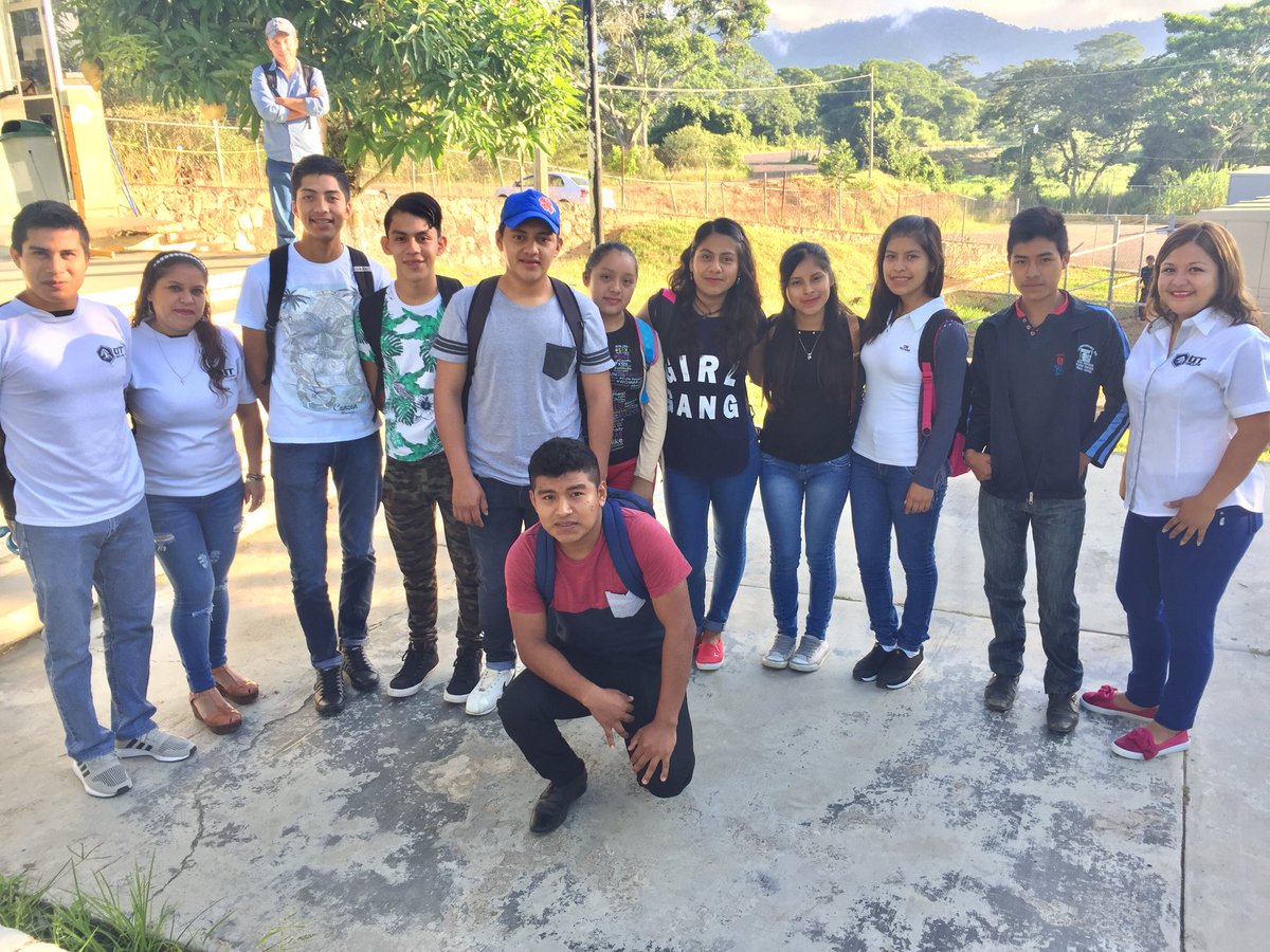 UTSelva2's tweet photo. Llegó el viernes 31 de agosto y cerramos el mes recibiendo en examen de admisión a nuevos estudiantes que serán parte de la #FamiliaUTSelva, bienvenidos y el mejor de los éxitos, inician cosechando su camino al éxito siendo parte del #OrgulloUTSelva #OrgulloUT https://t.co/jIk3rfBh9a