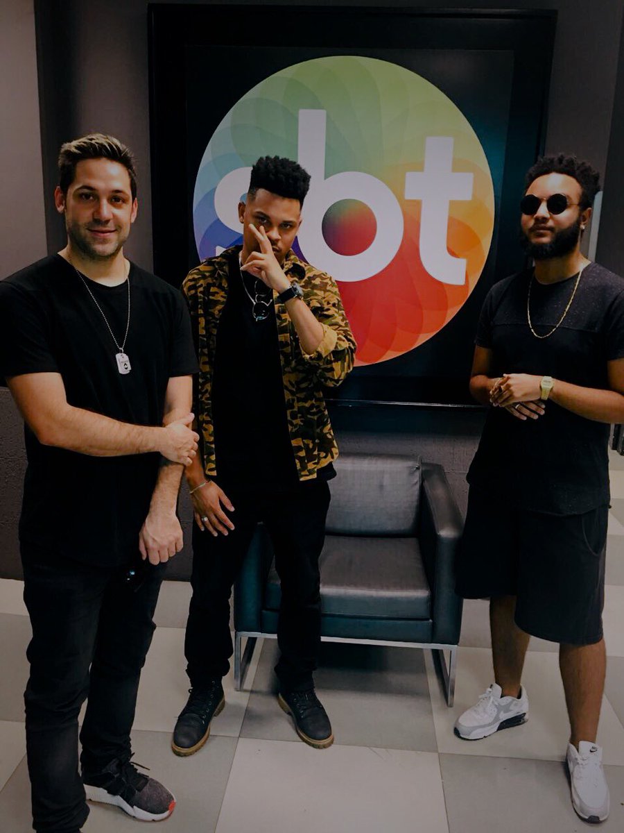 LRBEATS's tweet image. Ontem foi o dia mais importante da minha carreira.

Assinei meu primeiro contrato com TV, com o SBT ♥️

Ter o trabalho reconhecido e chegar onde nunca imaginei estar é um sonho!

Ter meus beats tocando na TV agora é real.

...um beatmaker chegou longe e tá fazendo história