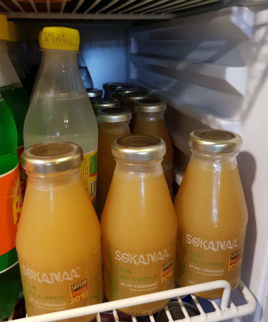 Sokanaa_France's tweet photo. Au #CréoleAvenue vous pouvez accompagner votre buffet à volonté avec un verre de #JusDeCanne SO’KANAA® !!!
🗣RDV au 4 avenue Pierre Mendès-France, 94190 #VilleneuveSaintGeorges.
Savourez le voyage avec #Sokanaa ! ✈️🍹😎
#JusLocal #BoissonLocale #JusNaturel #CuisineDuMonde https://t.co/wAiwVNlL7r