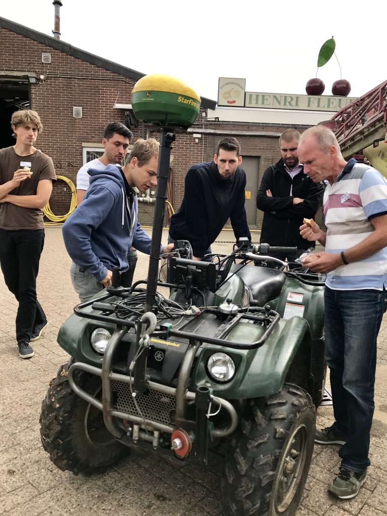 FarmHackNL's tweet photo. Vandaag #Trekkerhack bij @Fleurenfruit met @limburgsebodem: over toegang tot machine data, databases en datavisualisatie. Volg https://t.co/o9eQRLsfB8 voor meer informatie! https://t.co/3LjsI26XKv