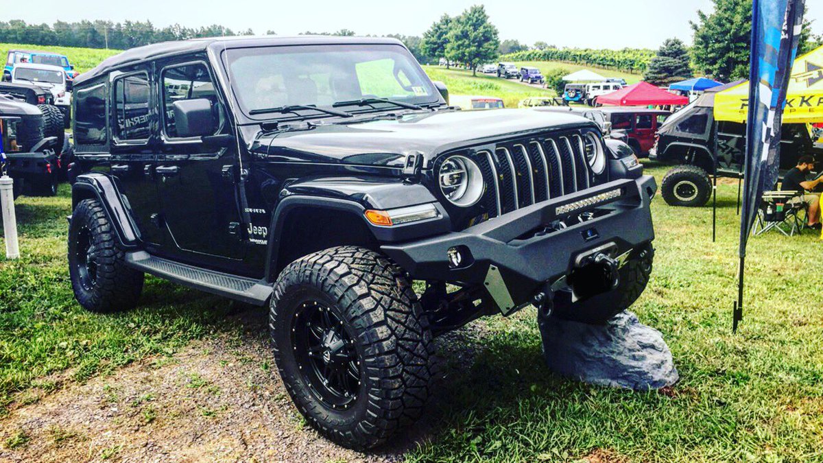 Bringing in FRIDAY with that new JL💯 @hammerheadarmor bumpers‼️ Are you one of the new JL owners??? Come see us! We’ve got JL products to offer YOU 🤟🏼 #bigsnatchoffroad #bsor #hammerhead bsor.co