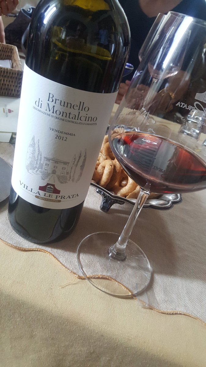 ricasoli99's tweet photo. Having a wonderful afternoon @villaleprata tasting #BrunellodiMontalcino 🍷🍷 with @Wineclubitaly and @summittrips and friends
🍷🍷
Smooth and elegant Brunello Wines
Grazie @saracarmignola https://t.co/CCxQ7JYcNl