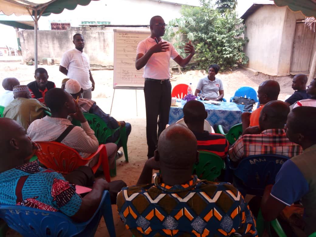 CocoanectBV's tweet image. There is an incredible amount of people involved in the cocoa bean - to - chocolate bar process, including, pictured here receiving training, the collectors of our coop SCOOPABL in Ivory Coast. #cocoanect #behindthescenes #cocoa #beantobar