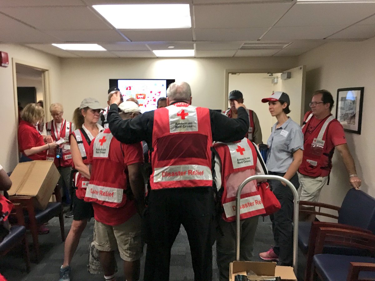 As Washington honors John McCain lying-in-state in U.S. Capitol, @RedcrossNCR go-teams and staff #RedCrossers are there supporting partner agencies and the public all day providing first aid, logistics, reunification & more.  #VolunteersRockthe Capitol!