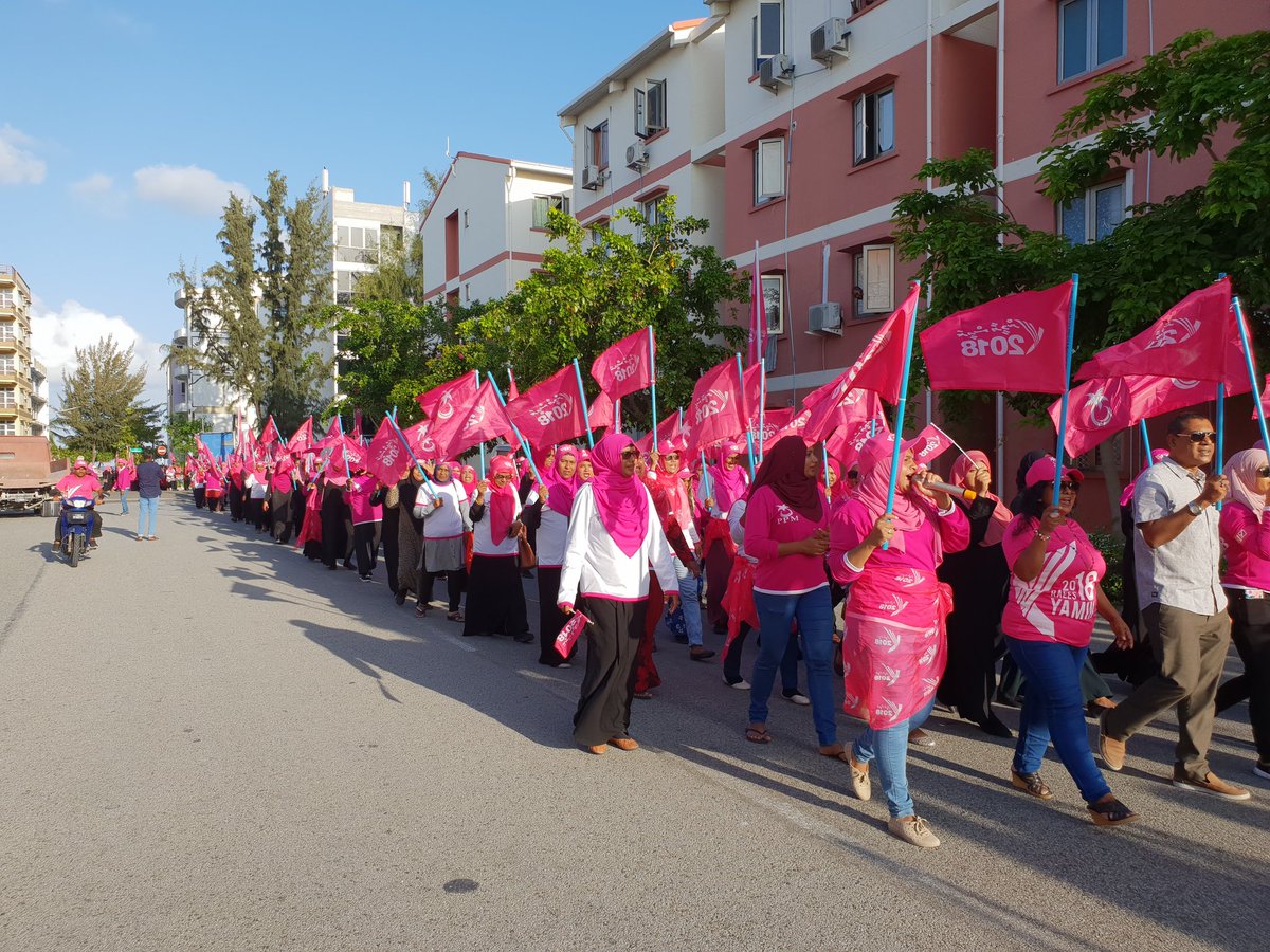 AdamNas41411083's tweet photo. #live | Hulhumale
Hulhumale Y18 Campaign teamun baavvaa Kanbalunge Hingaalumuge therein
#YameenShaheem2018
#ProgressShared
#YS2018
#PPM2018
#InshaAllah2018
#HMYCMV https://t.co/byi12f7lWF
