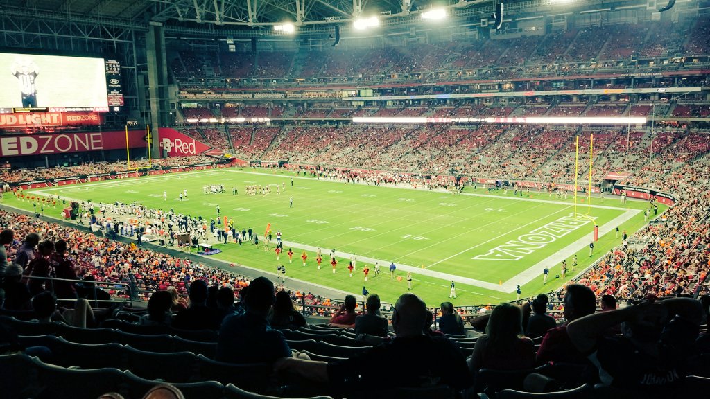 tm4xwell84's tweet photo. Love these girls &amp; had a great night...but man that 3rd down siren at the stadium is no joke!  🔊📣🏈🍹🍻 #WhatdYouSay #WhiskeyRose #TiffsFirstNFLGame https://t.co/3EABG2wkDh