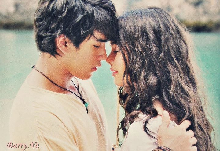 When  #NadechYaya were 17 and 18+ yrs old. Their characters as Nang Fah and Saichon are so adorbs. I smiled involuntarily the whole time watching them  #ณเดชน์ญาญ่า