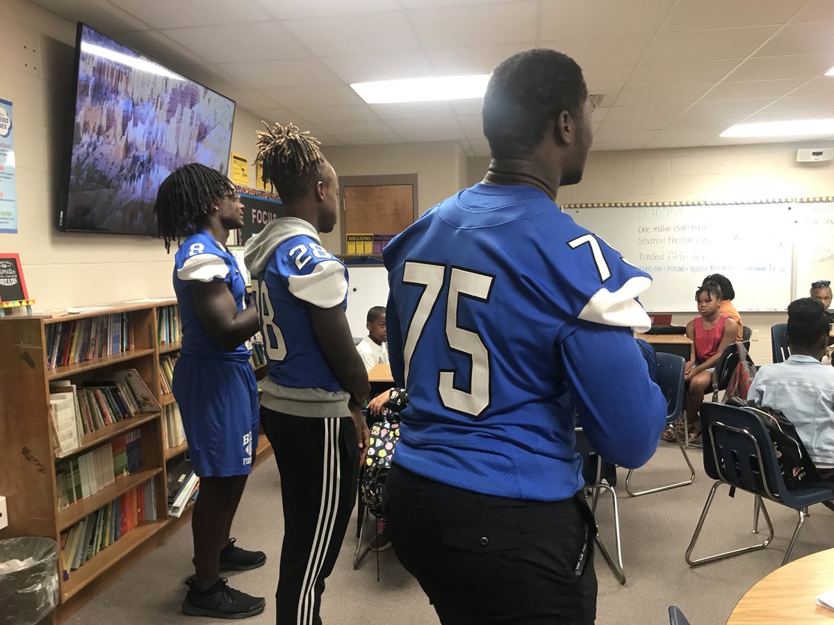 CoachDClark57's tweet photo. @SHBearsFB representing at Clinton Elementary today! After opening car doors this morning @nathanielfloydd @jasy_nb and Keelan Stanley stopped by Mrs. Clark’s classroom to speak with the students about being good students and better people! #PCSSDProud #GraceandHumility https://t.co/Ci76AWIPC2