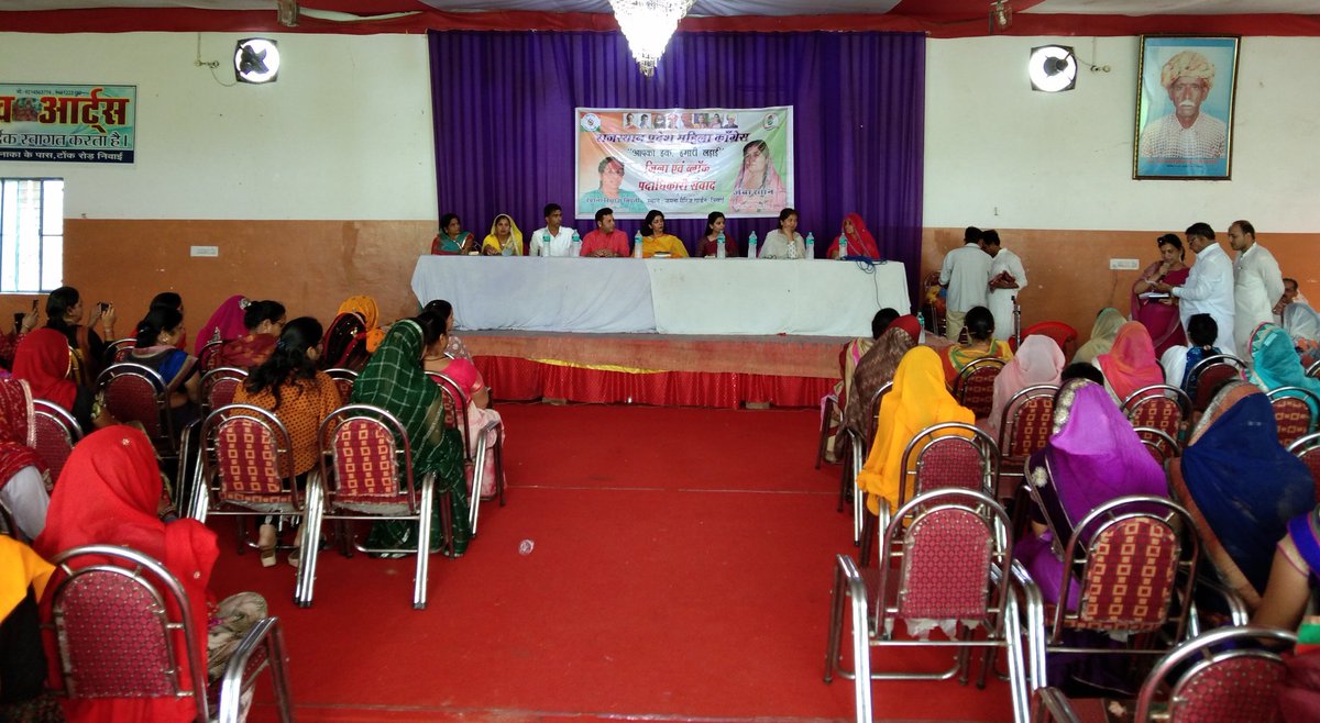 राजस्थान प्रदेश महिला कांग्रेस "आपका हक हमारी लड़ाई" जिला एवं ब्लाॅक पदाधिकारी संवाद कार्यक्रम को संबोधित किया और सभी महिलाओं को विश्वास दिलाया कि कांग्रेस पार्टी और मैं आप के हितों की लड़ाई के लिए हमेशा तैयार रहेंगे। <a href="/SachinPilot/">Sachin Pilot</a>  @AkankashaOla <a href="/avinashpandeinc/">Avinash Pande</a> @sushmitadevmp