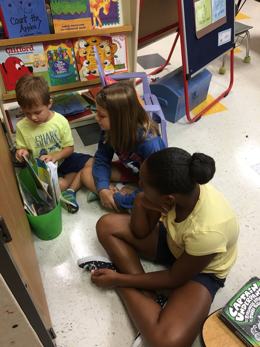 khare_dres's tweet photo. We ❤️ our K buddies in Ms Meyers class! @DurantEagles https://t.co/pFL80tSskS
