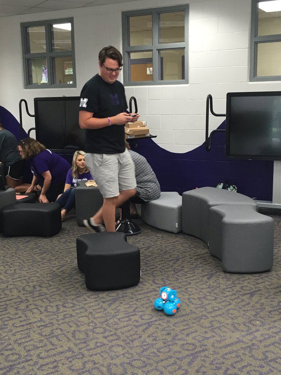 KellyRutledge17's tweet photo. Wildwood Staff is exploring STEAM!  @wildwood_tweets #TeamWild #MiddieRising #ThisIsWe https://t.co/zR8ZEV7T1e