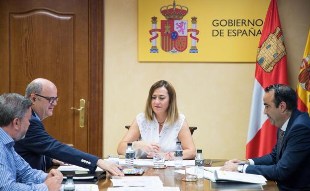 Virginia Barcones anuncia las firmas, en los próximos dos meses, de los convenios con seis comunidades de regantes para modernizar sus regadíos ow.ly/KKU230lD7dA