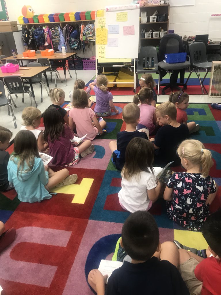 Read4CAT's tweet photo. Kindergarten Reading Workshop day 5....working on private and partner reading @CatoctinSchool They are doing great things! @evihickman1 @lcps https://t.co/VAOveoUsjH
