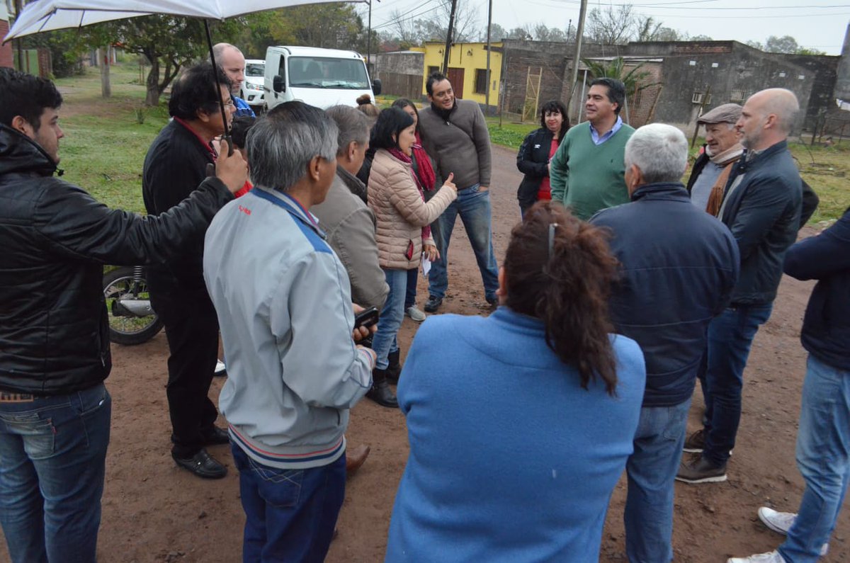 MuniResistencia's tweet photo. 🙋♀️🙋♂️#VECINOS CON MEJOR CALIDAD DE VIDA
🏘💡💚¡Respondiendo a sus pedidos, realizamos trabajos de #Iluminación, apertura de calles, #Ripio, colocación de caños para #DesagüesPluviales y limpieza de #Minibasurales en #VillaBarberán, #VillaDonAndrés y #PalermoII!... https://t.co/p6pedioaEz