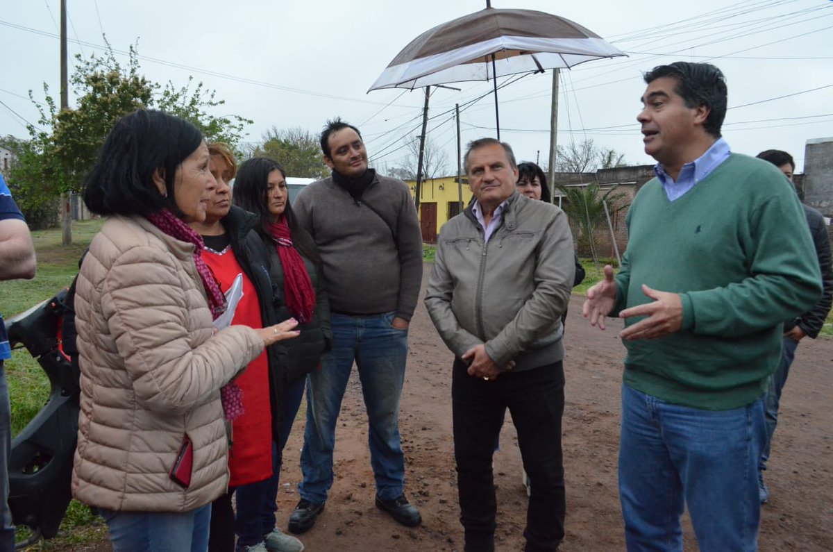 MuniResistencia's tweet photo. 🙋♀️🙋♂️#VECINOS CON MEJOR CALIDAD DE VIDA
🏘💡💚¡Respondiendo a sus pedidos, realizamos trabajos de #Iluminación, apertura de calles, #Ripio, colocación de caños para #DesagüesPluviales y limpieza de #Minibasurales en #VillaBarberán, #VillaDonAndrés y #PalermoII!... https://t.co/p6pedioaEz