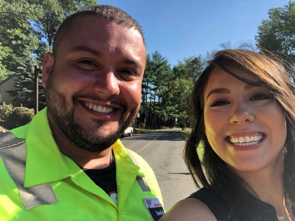 AAAHartfordNews's tweet photo. Thank u @JamieRatliffNBC for sharing these photos of @AAAHartford fleet driver David Zayas helping her RESCUE BABY TURTLES crossing the road!! #AAAHero #AAASaves @NBCConnecticut #socute https://t.co/NKayWvFUE1