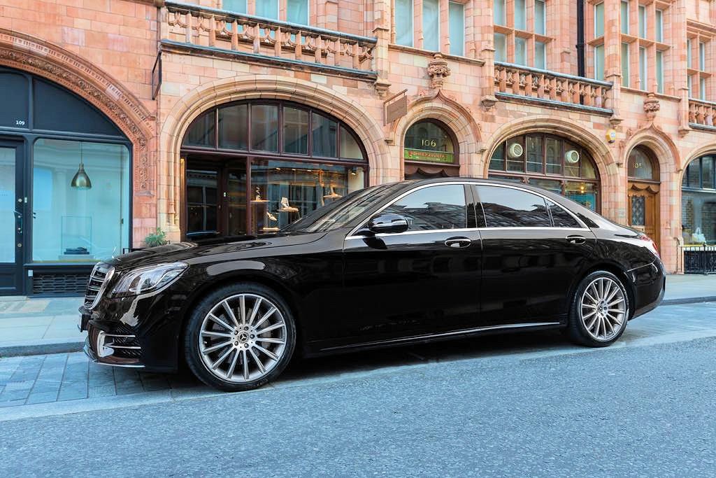 You travel well for a reason so travel smarter. Airport transfers, financial roadshows, day and evening hires in London, UK and 115 cities around the world.