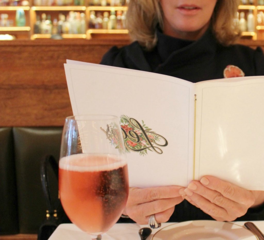 ALivelyLife's tweet image. Leos Oyster Bar all photographs taken by Ashley Urban When I stepped through the i rviv.ly/FZyuJ